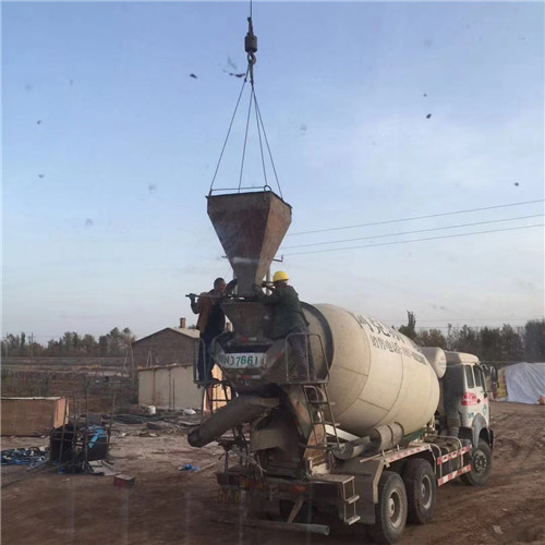 泰山区“精准瞄准”—— 吊车的 “定位导航” 技术