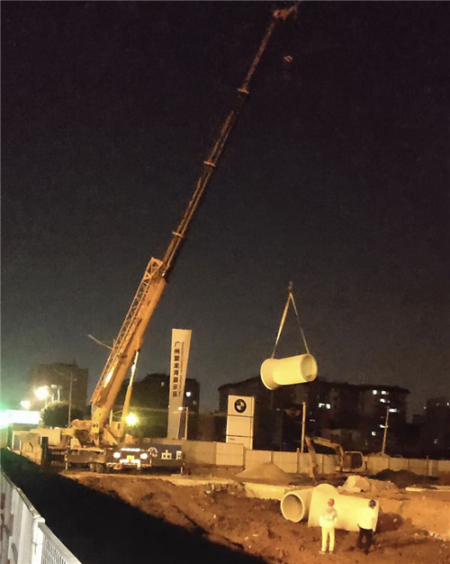 泰山区“弯臂矫正”—— 吊车的 “形变补偿” 技术